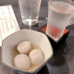 Nippon Sakaba Hichirin - 突出しの小芋煮。サッパリしながらも最高のアテ！