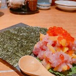 Seaweed roll with fatty tuna and salmon roe