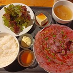 Bisutoro Sumiyakiniku Sakaba Chikinreggu - ランチローストビーフ定食100g 800円(税込)