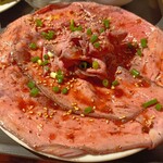ビストロ炭焼肉酒場 チキンレッグ - ランチローストビーフ定食100g 800円(税込)