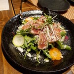海鮮 イタリアンバル ルチアーノ - 切りたてイタリア直送の生ハムがたっぷり含んだサラダです！