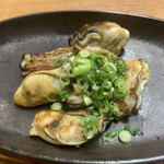 Okonomiyaki Mori - 牡蠣の鉄板焼ハーフ　別皿でポン酢付