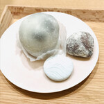 Minato ya - 豆大福、煎茶の干菓子、試供の栗の甘納豆