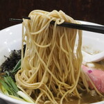 煮干し豚骨らーめん専門店 六郷 - 麺リフト