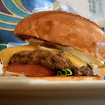 ファイヤーハウス - 横から見たチーズバーガー