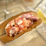 Pauli's - 料理写真:ロブスターロール（税込み28.88ドル）。着いてくるポテトチップ（小）は写真撮り忘れ。