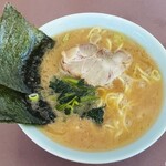 横浜らーめん 本牧家 - ラーメン並固め