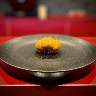 滋賀県産の近江米と江戸前鮨伝統の「赤酢」の融合
