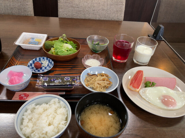 レストラン梅林 榴ケ岡 &ndash; 丘のホテル内の朝食レストラン