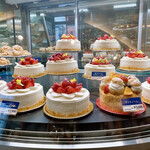 ショウタニ - ホールケーキがいっぱい♡
大きな店舗だからこその品揃えですね!!