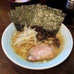 横浜ラーメン増田家 - ラーメン750円麺硬め。海苔増し100円。