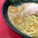 ラーメン 杉田家 千葉祐光店 - 直系の中ではマイルドな口当たりのスープ。