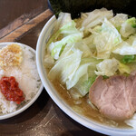 横浜家系ラーメン 中島家 - キャベツラーメン海苔追加と自称三色ご飯