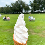 八紘学園 農産物直売所 - 【2022年08月】ソフトクリーム小＠200円、この日も来訪者が多かった(^o^)丿