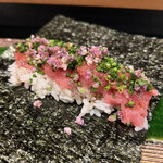 四季彩ダイニング　春 - 鮪の突先きの巻き寿司