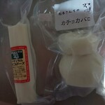 牛乳屋 - 買ったチーズ２種