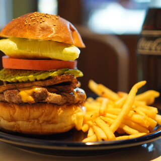 まるでステーキ！肉肉しさにこだわった"ビーフ100％パティ"