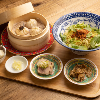 [Lunch] Satisfying lunch with your choice of main and Xiaolongbao
