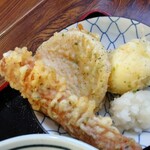 うどん 一福 - ちくわ、たけのこ、半熟卵