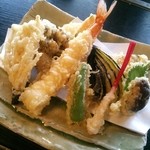 本格手打そば　本家　原 - 天ぷら盛り合わせ