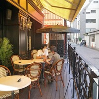 ブラッスリー アミカル - 愛犬同伴可能な屋根付きテラス席