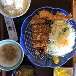 やわらかとんかつ かつ庄 - 海老もロースカツもだいぶ、小ぶりなのは今日の料理人のせいだろう