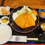 居酒食房 やまかつ - あじフライ定食　880円