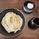 ざいごうどん 本家 わら家 - ざるうどんに見えますが茹でた釜からあげたばかりの熱々の「釜揚げうどん」です♡