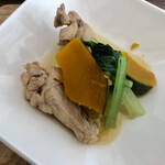 上海 - 反対にあっさり優しい味の手羽元とカボチャの煮物