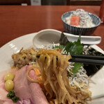 酒肴場 屯 - 【限定】自家製唐墨と釜揚げしらすのまぜそば¥1350