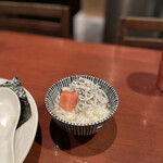酒肴場 屯 - 白飯¥150（シラスと明太子はサービス）