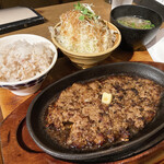 肉炉端ロバート - 鉄板粗挽きハンバーグステーキ定食