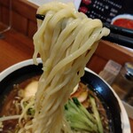 俺の中華たなか家 - 麺リフト⤴️自家製麺された麺に超冷❄スープが絡んで喉越し良好❤️