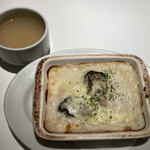 ガンボ＆オイスターバー - 牡蠣とチーズのクリームグラタン　１１９９円　(2022/10)
