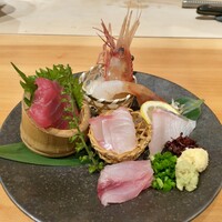 魚の中俣 銀座 - 朝採れ鮮魚の刺身五点盛り：本鮪 牡丹海老 真鯛 いさき かんぱち
