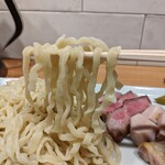 らーめん かねかつ - 麺リフト