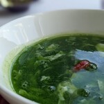 広東料理 センス - 翡翠スープ。ほうれん草ってこんなに美味しくなるのですね。
