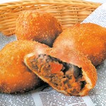 ベーカリー スイート - 料理写真:【圧倒的人気No.1】「スイートのカレーパン」4時間じっくりコトコト煮込んだ自家製カレーは大きな牛肉がごろっと入ってます。