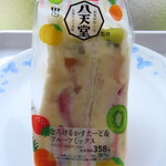 LAWSON - 料理写真:2022年の｢とろけるかすたーど＆フルーツミックス｣387円