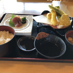 一幸 - 料理写真:天ぷら盛り合わせとお造り定食(¥500)