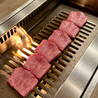 焼肉うしごろ 西麻布本店 - 究極の黒タン厚切り