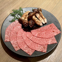 焼肉うしごろ 西麻布本店 - 松茸とザブトンのすき焼き