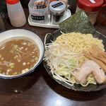 吟家 - つけ麺（期間限定）950円※大盛りまで無料