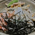 Teuchi Soba Yamizo - 野菜かきあげ天ぶっかけ（かき揚げ食べた図）　1,100円