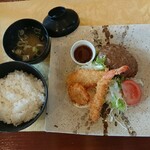 Gen - ミックスフライ＆ステーキ又はハンバーグ　ライスまたはパン、ドリンク、デザート付き　1,100円