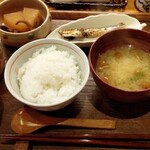 Hibi sakanazuki touboku - ご飯とお味噌汁（なめこと水菜）