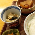 Hibisakanazukitouboku - 南蛮漬け＆大根とタコの煮物＆揚げとワカメと筍の煮物。旨。