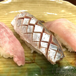 牡蠣と寿司 うみのおきて - 北海道知床羅臼産〆サメカレイえんがわ、北海道産にしん、天然かんぱち