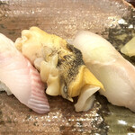 牡蠣と寿司 うみのおきて - 北海道知床羅臼産活〆サメカレイ、石巻産活つぶ、北海道噴火湾産ホッケ