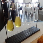 NARISAWA - 実験器具的な容器に入ったスープ